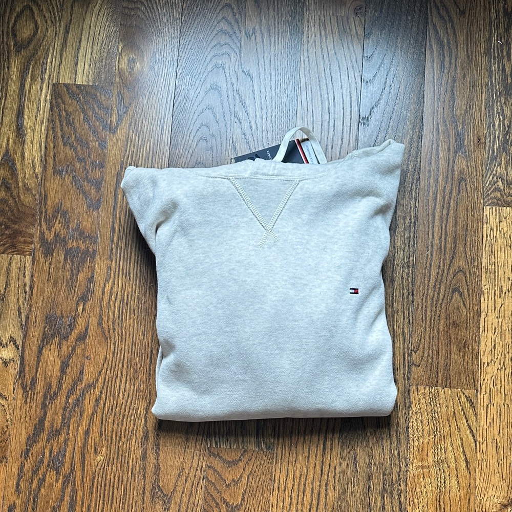 NWT Tommy Hilfiger Men's Light Gray hoodie Sweater🌟